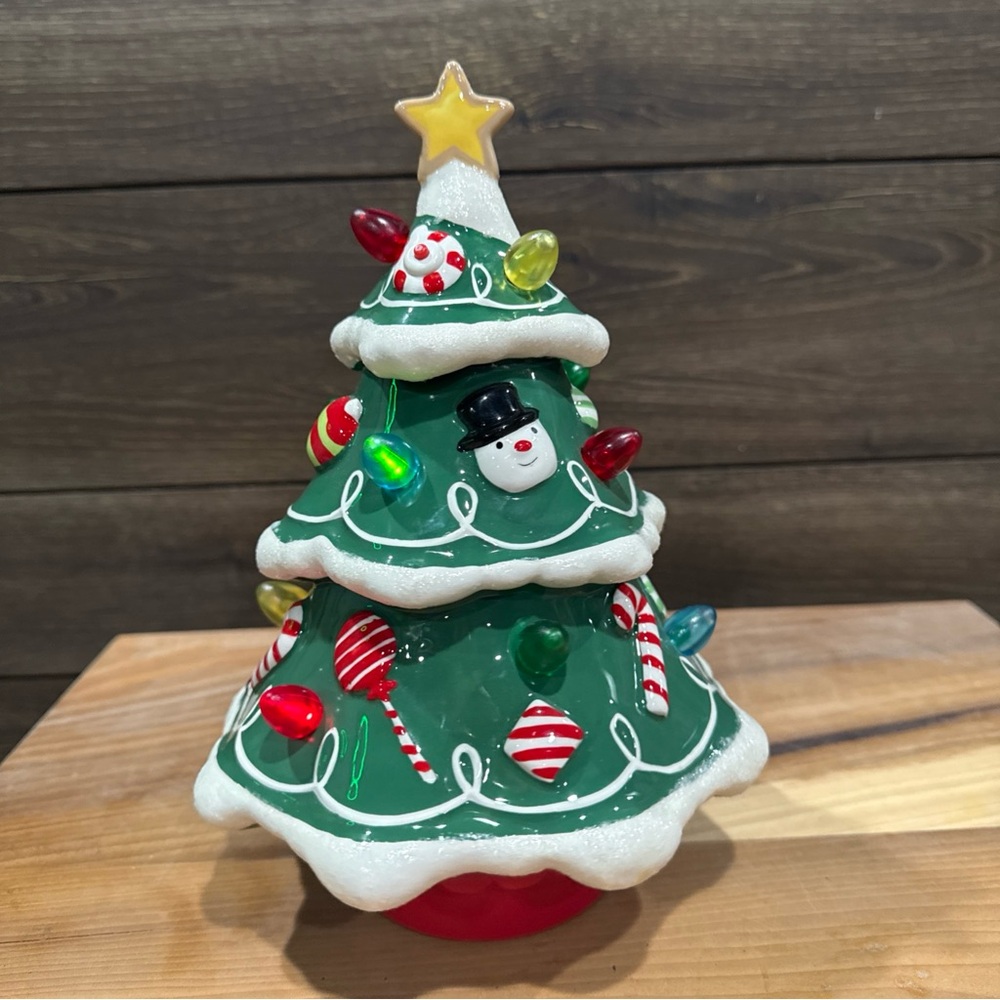Hallmark 2009 Green Ceramic Gumdrop Light-Up Musical Christmas Tree